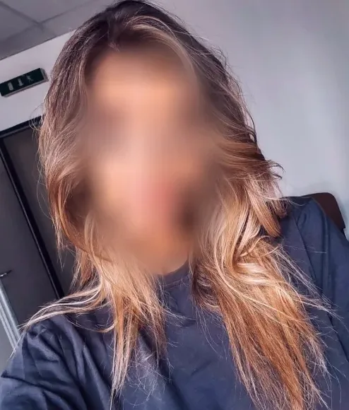 Isabella, 32