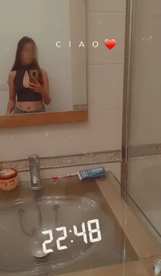 Olivia, 23