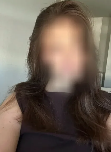 Rosa, 28