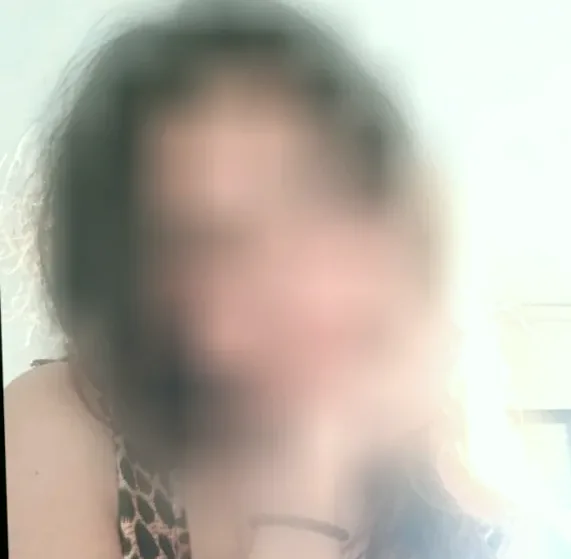 Simone, 25